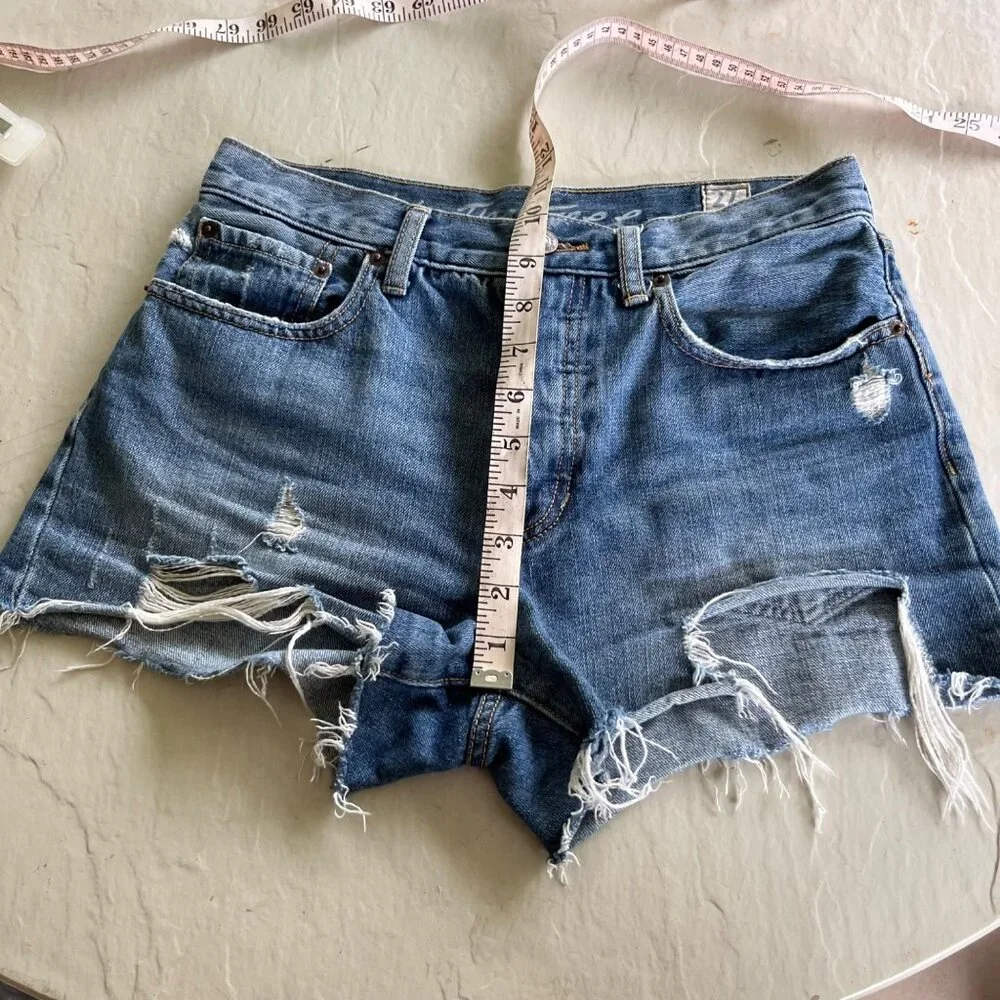 We The Free People Sofia Distressed Denim Shorts Size 27 - Picture 5 of 10